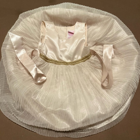 BCX Cream Dress with Elegant Design - Picture 3 of 7